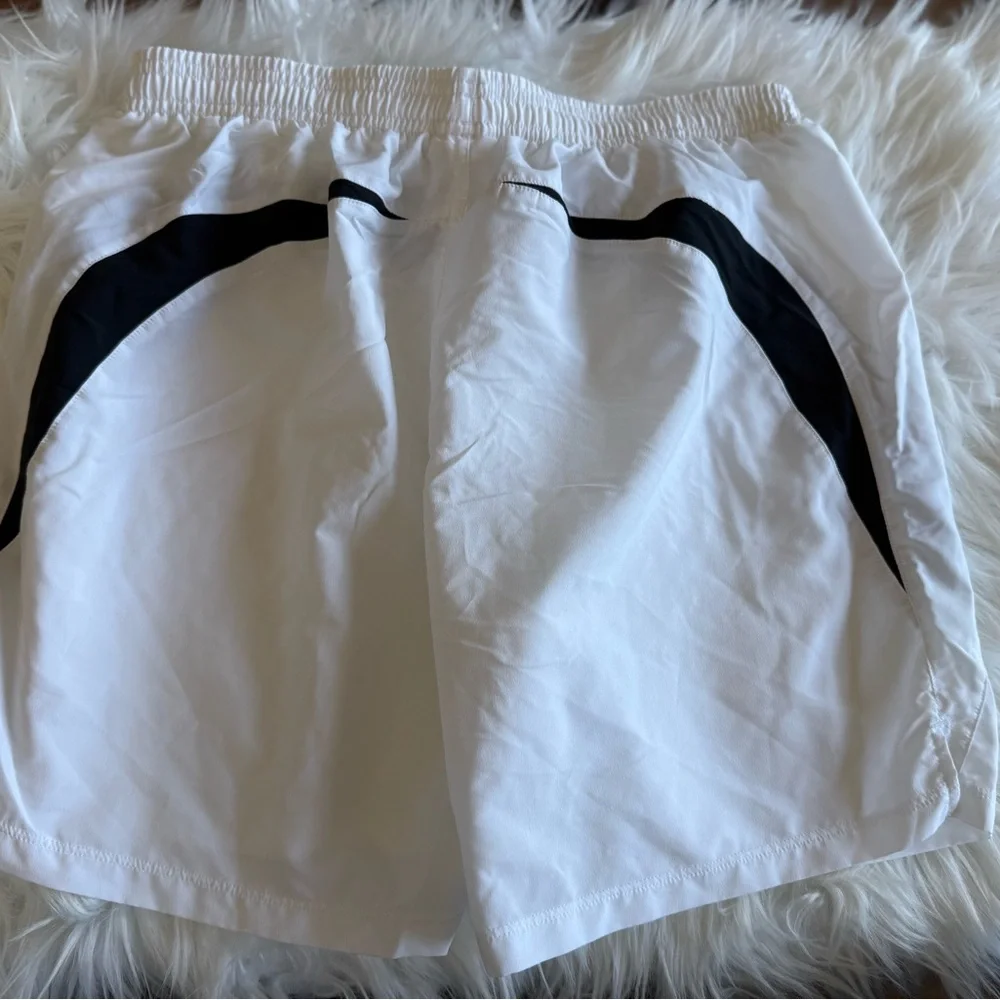 Under Armour | Women’s Medium White and Black Athletic Shorts with Drawstring